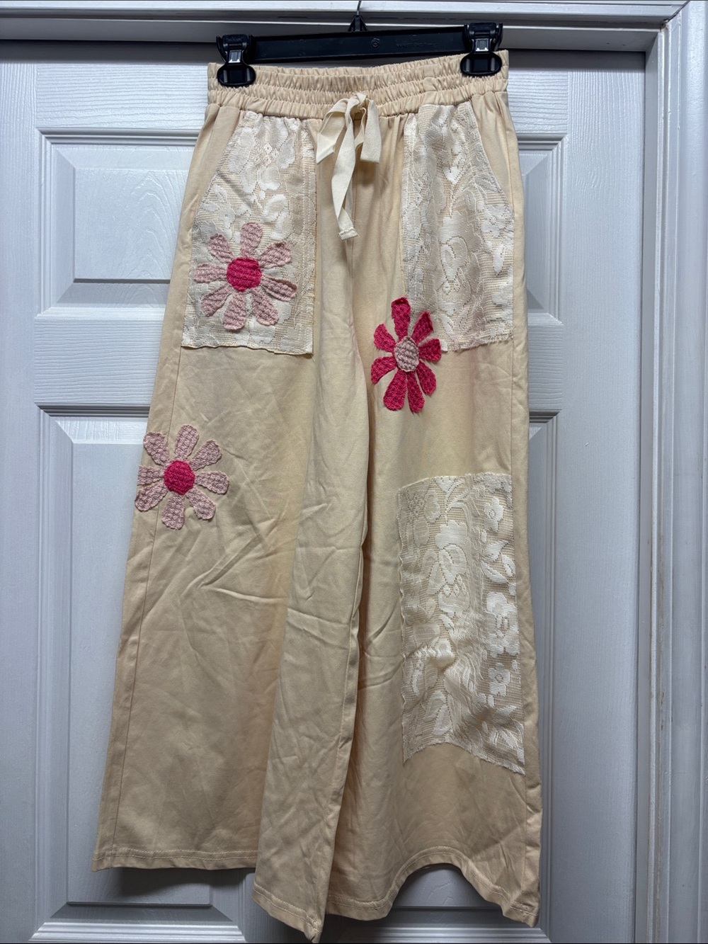 Davi & Dani Boho Cream Floral Patchwork with Pink Appliqué Wide Leg Knit Pants S